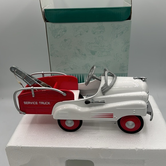 1996 Kiddie Car Classics, 1941 Junior Service Truck, Steelcraft by Murray. - Picture 2 of 12